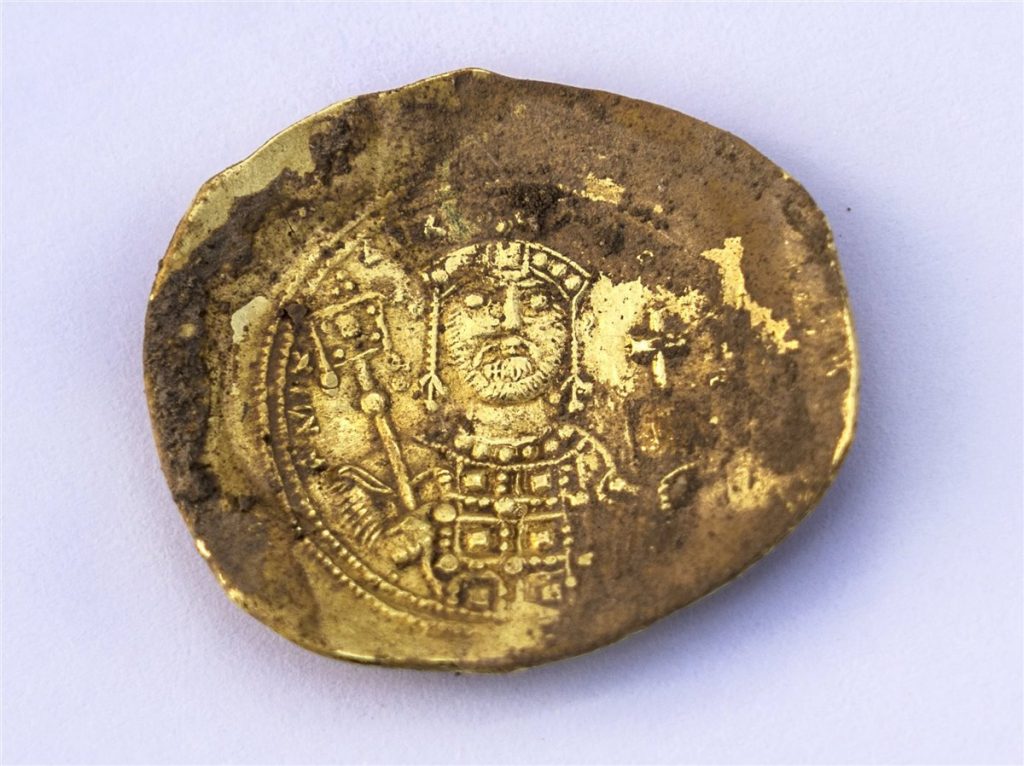 Moneda de oro del reinado del emperador bizantino Miguel VII Ducas.