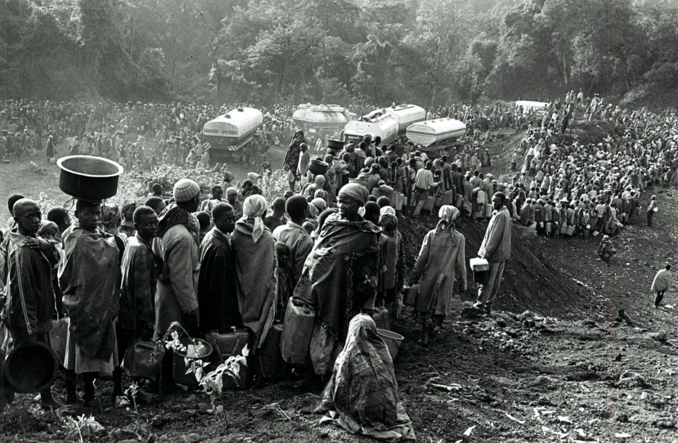 Miles de personas escapaban del avance del Frente Patriótico Ruandés (FPR)