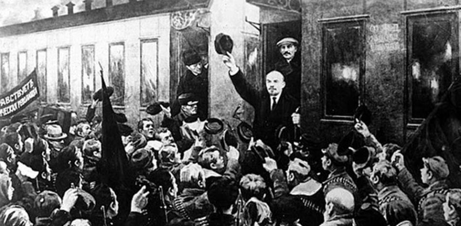 Lenin llegando a San Petersburgo