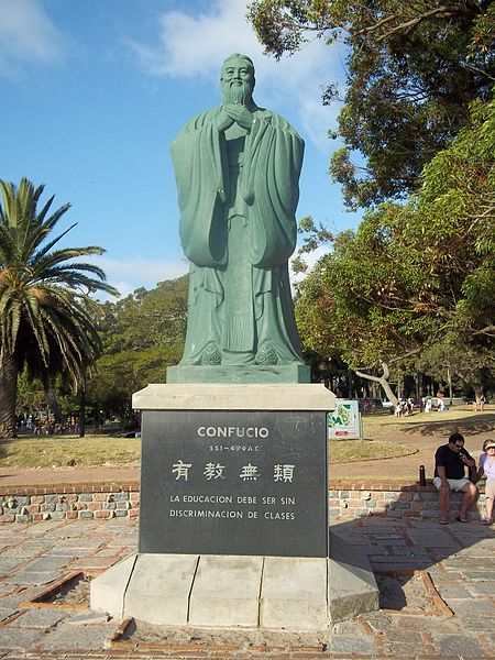 Monumento a Confucio en Uruguay